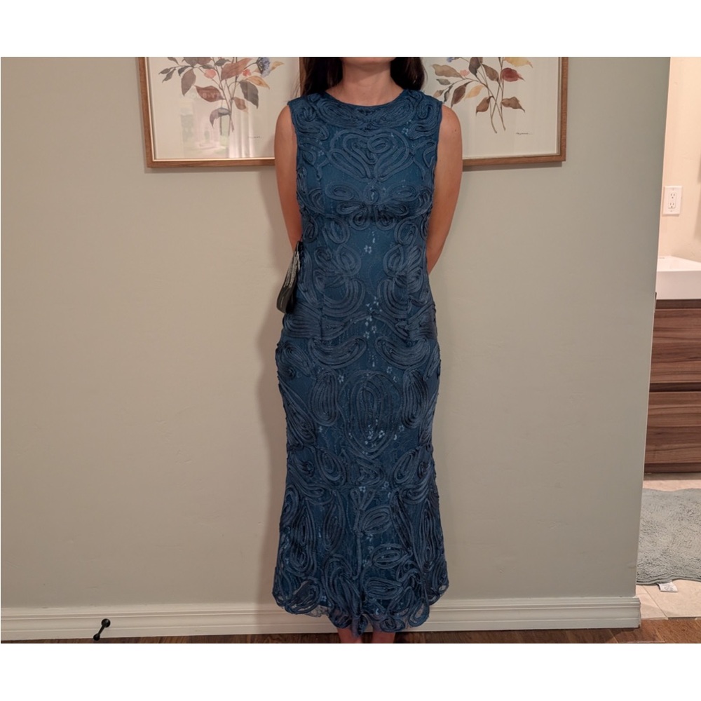 Elegant Blue Sleeveless Midi Dress